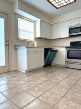 1370 Oakland Ave in Fayetteville, AR - Building Photo - Building Photo