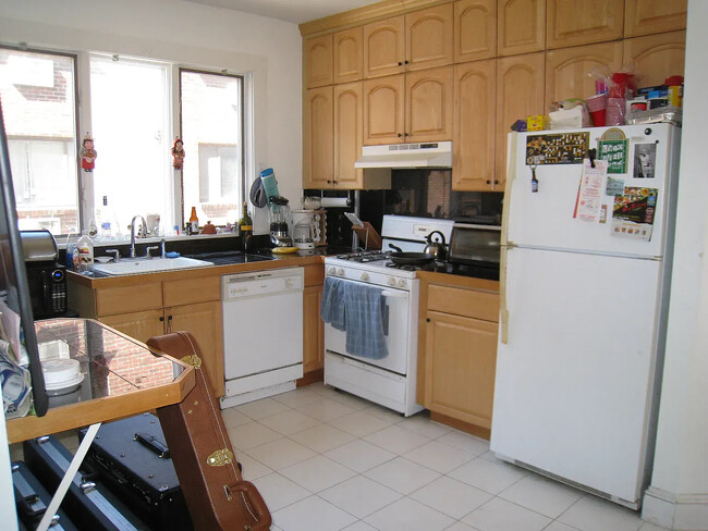 27 Linden Ave, Unit 2 in Somerville, MA - Building Photo - Building Photo