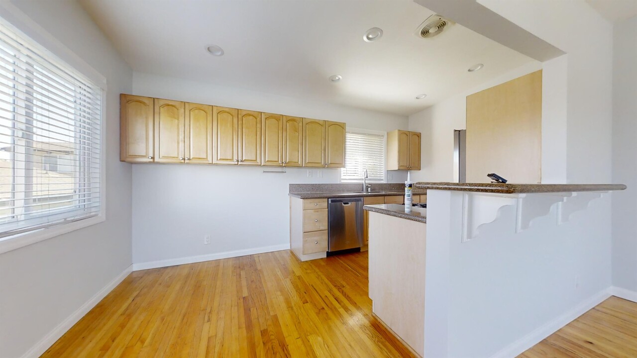1514 Manhattan Beach Blvd, Unit D in Manhattan Beach, CA - Building Photo