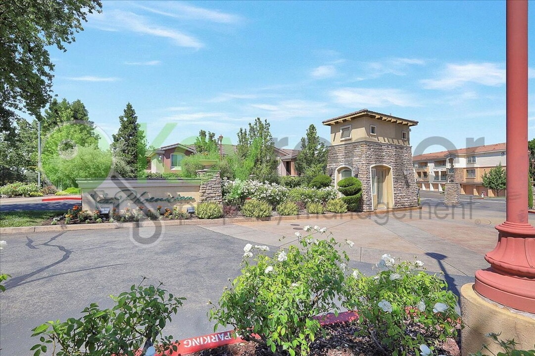1501 Secret Ravine Pkwy in Roseville, CA - Building Photo