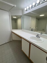 2861 N Oakland Forest Dr in Oakland Park, FL - Building Photo - Building Photo