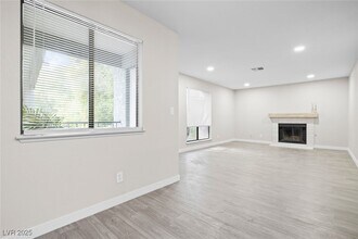 5191 Caliente St in Las Vegas, NV - Building Photo - Building Photo