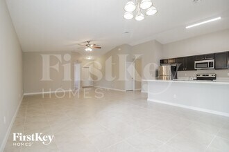 1182 Jaslo St SE in Palm Bay, FL - Foto de edificio - Building Photo