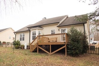 1024 S Philwood Ct in Fuquay Varina, NC - Building Photo - Building Photo