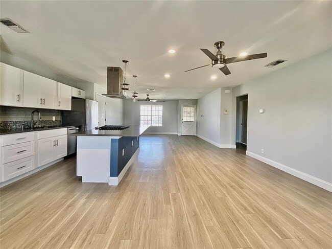 8602 Colonial Dr in Austin, TX - Building Photo - Building Photo
