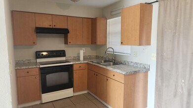 1204 Imperial Dr in Daytona Beach, FL - Building Photo - Building Photo