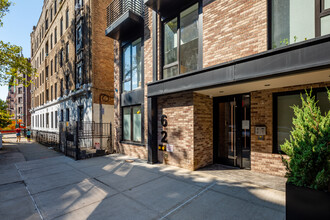 62 E 21st St in Brooklyn, NY - Foto de edificio - Building Photo