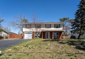 406 Lawrence Dr in Lanoka Harbor, NJ - Building Photo