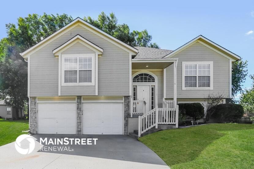 1115 Manse Dr in Raymore, MO - Building Photo