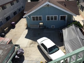 1044 Cedar Ave in Long Beach, CA - Building Photo - Building Photo