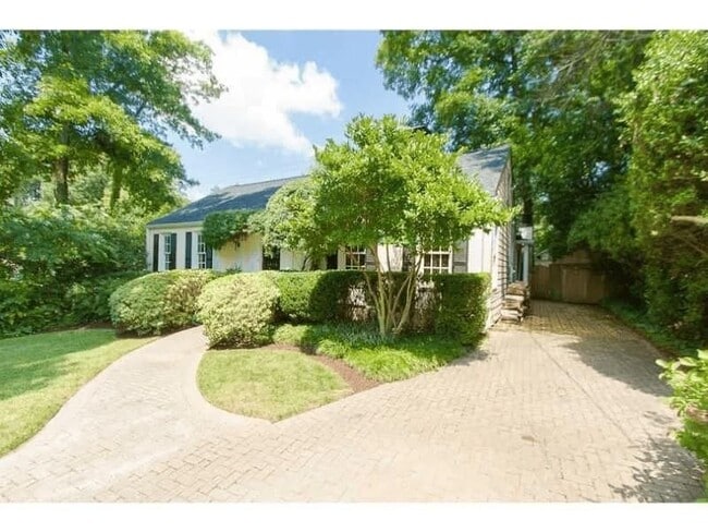 1916 Greystone Rd NW in Atlanta, GA - Building Photo - Building Photo