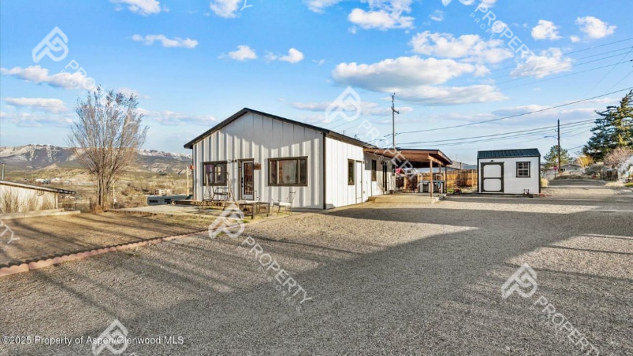 450 E 10th St in Rifle, CO - Building Photo