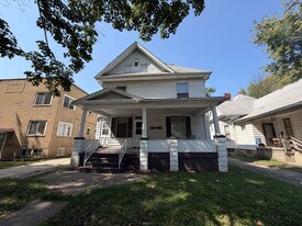 1527 N Main St in Decatur, IL - Building Photo