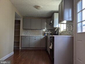 18005 Queen Elizabeth Dr in Olney, MD - Building Photo - Building Photo