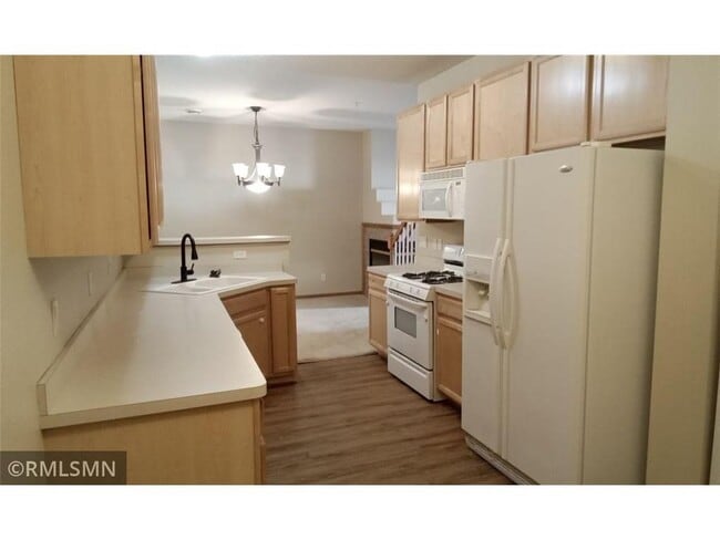 5050 Holly Ln N in Plymouth, MN - Building Photo - Building Photo