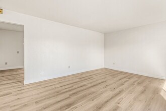 10420 Greenford Dr in San Diego, CA - Building Photo - Building Photo