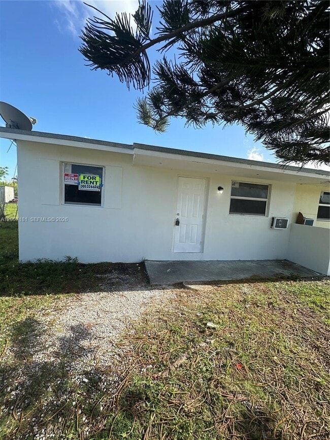 11840 SW 212th St in Miami, FL - Building Photo - Building Photo