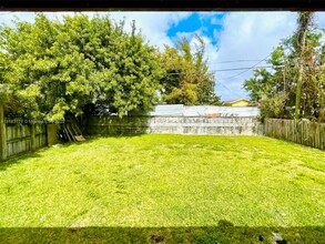 3177 NW 53rd St, Unit 1 in Miami, FL - Building Photo - Building Photo