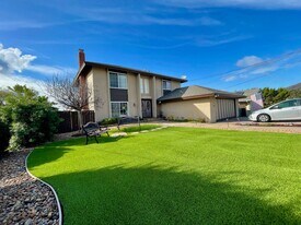 6242 Lake Leven Dr in San Diego, CA - Building Photo