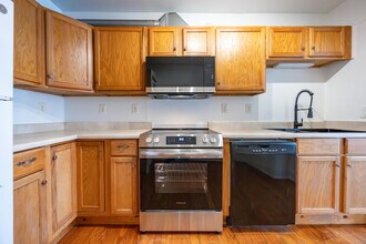 50 Hancock St, Unit #2 in Portland, ME - Foto de edificio - Building Photo