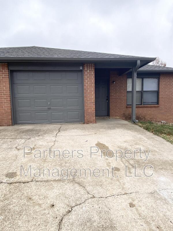 5705 Sara St in Fayetteville, AR - Building Photo - Building Photo