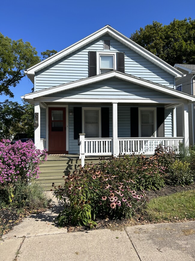 9 Orchard St in Fairport, NY - Building Photo - Building Photo