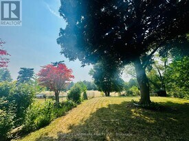 272 Essex Ave in Richmond Hill, ON - Building Photo