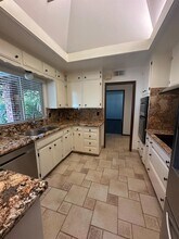 6374 N 6th St in Fresno, CA - Building Photo - Building Photo