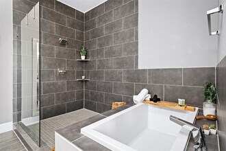 2104 Webster St in Houston, TX - Building Photo - Building Photo