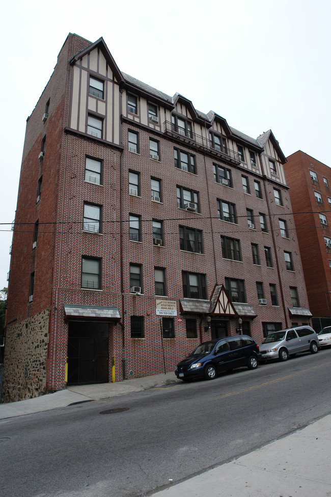 74 Caryl Ave in Yonkers, NY - Foto de edificio - Building Photo