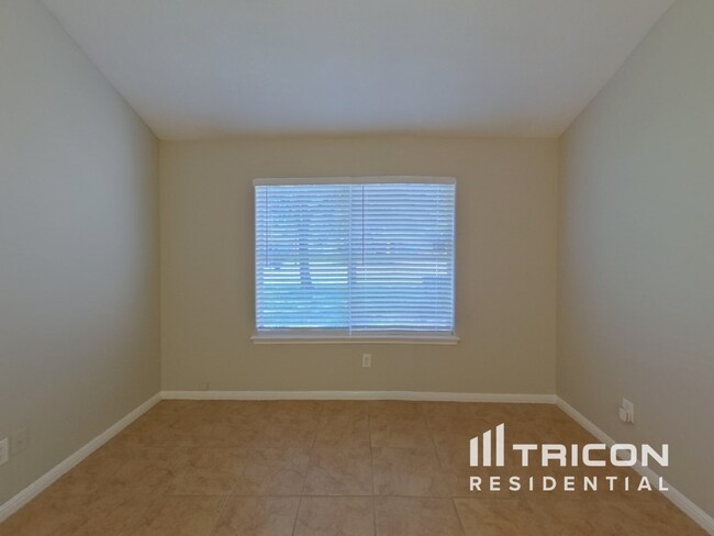 16385 Sun View Ln in Conroe, TX - Foto de edificio - Building Photo