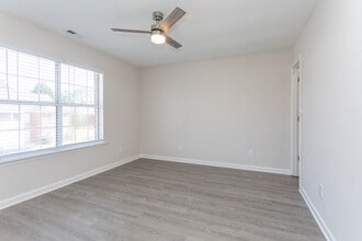 Skyside Landing Apartments in Fayetteville, NC - Foto de edificio - Interior Photo