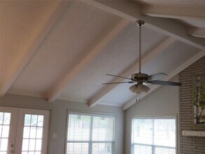 625 Augusta Dr in Huntsville, TX - Foto de edificio - Building Photo