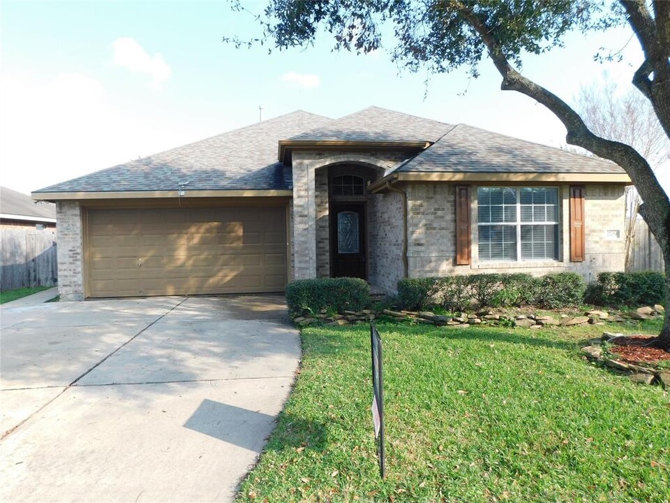 2709 Sandal Walk in Pearland, TX - Building Photo