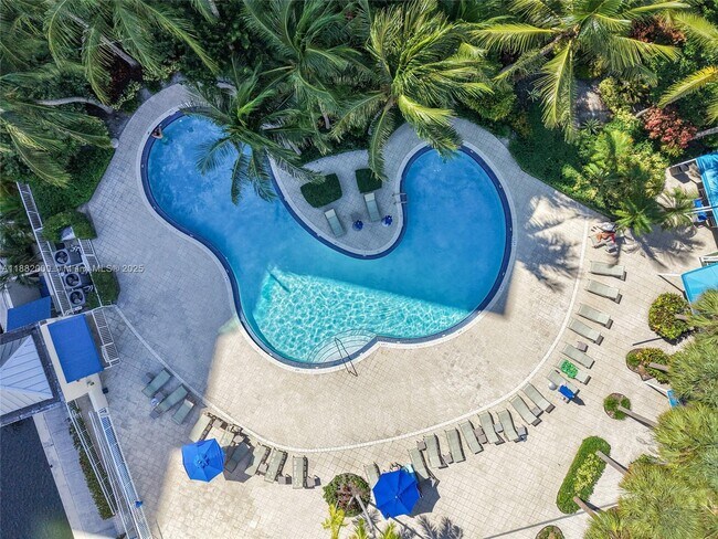 3340 NE 190th St, Unit 909 in Aventura, FL - Foto de edificio - Building Photo