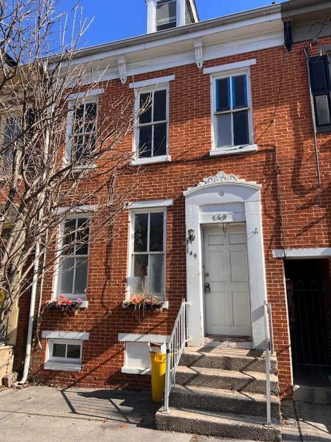 property at 149 S Pershing Ave