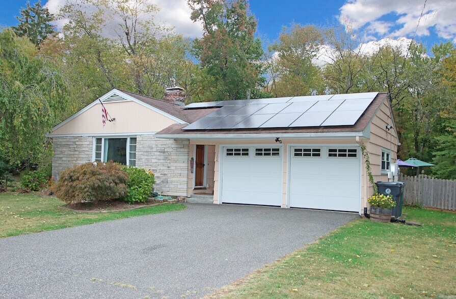 104 Country Club Rd in Cheshire, CT - Building Photo