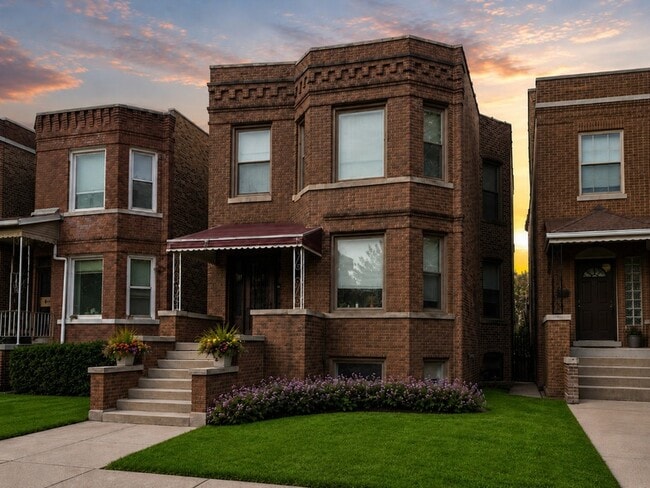 property at 4935 W Cullom Ave