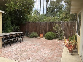 13902 Calvert St in Van Nuys, CA - Building Photo