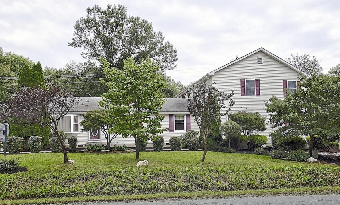 7445 Carver Rd in Gainesville, VA - Building Photo