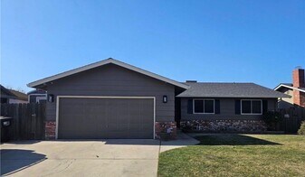 8139 Winfield Dr in Hilmar, CA - Building Photo