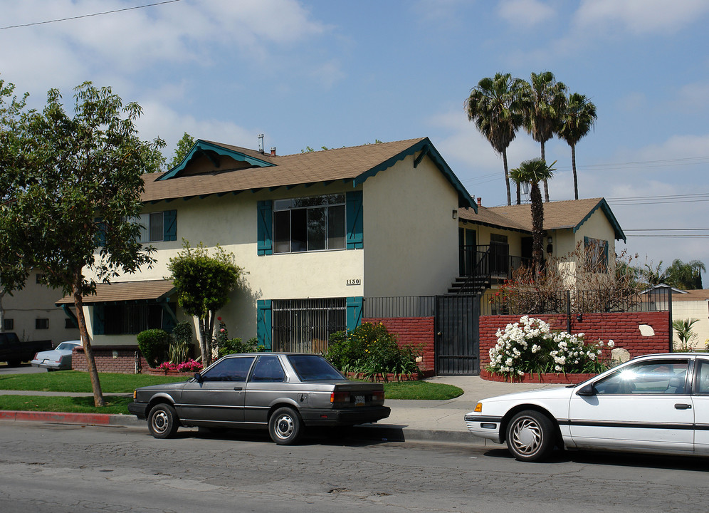 1130 Pacific Ave in Santa Ana, CA - Building Photo