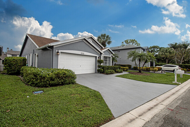 102 Hammocks Ct in Greenacres, FL - Foto de edificio - Building Photo