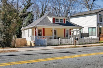 1662 Connally Dr, Unit 8301 in East Point, GA - Building Photo - Building Photo