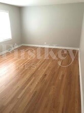 ON132 Cottonwood Dr in Wheaton, IL - Building Photo - Building Photo