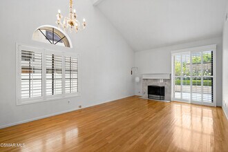 421 Dante Way in Oak Park, CA - Building Photo - Building Photo