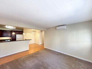 5402 Balboa Arms Dr in San Diego, CA - Building Photo - Building Photo