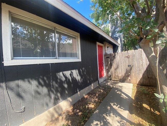 1000 Fieldwood Dr in Austin, TX - Building Photo - Building Photo