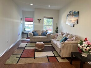 72 Andrews Way in Piscataway, NJ - Building Photo - Building Photo