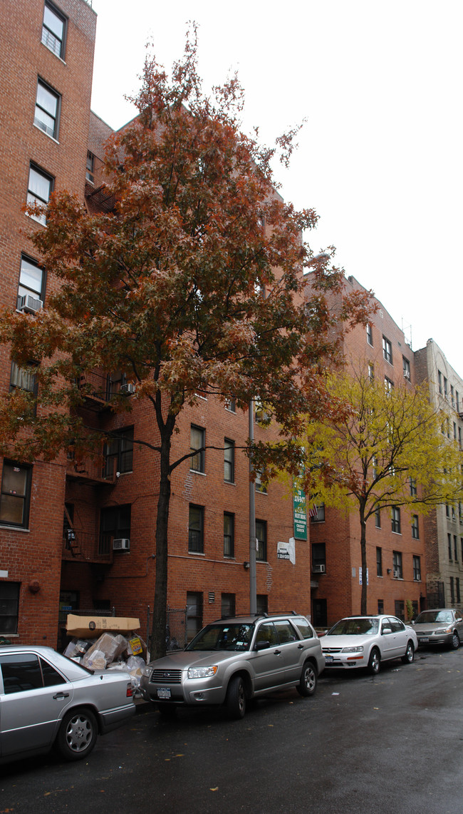 Elevatored Apt. Building in Bronx, NY - Foto de edificio - Building Photo